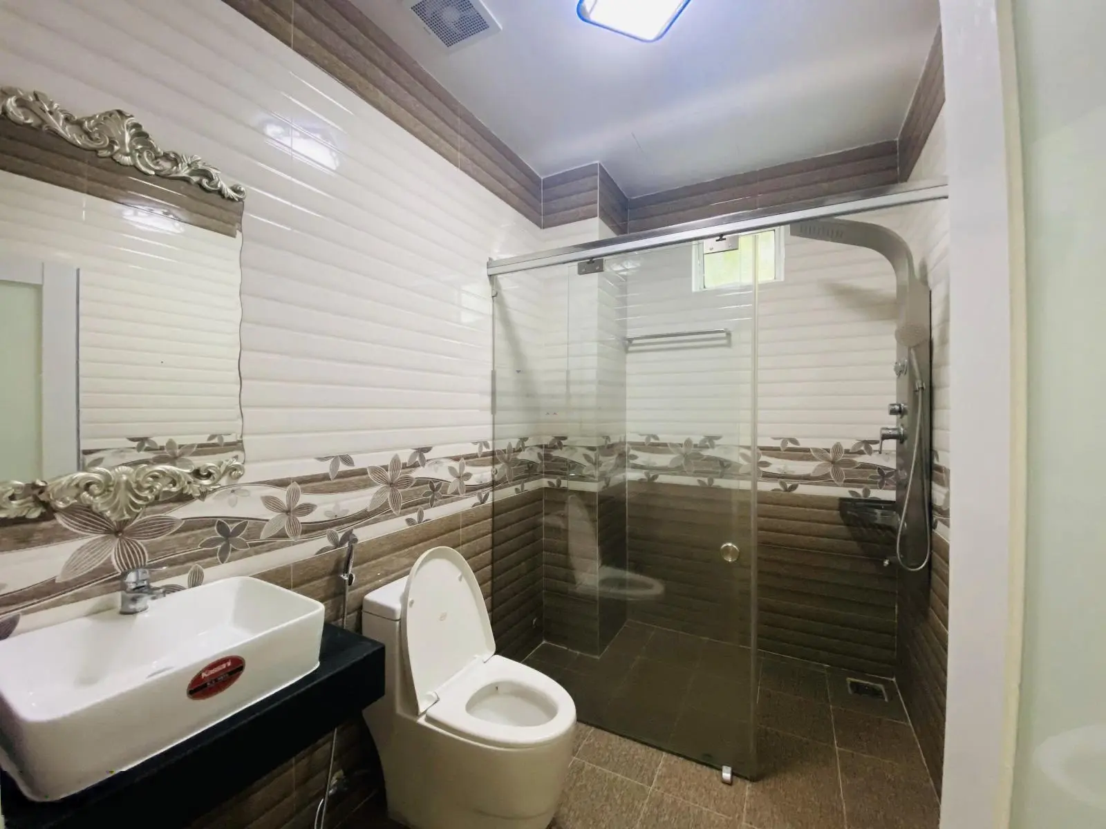 Nhà mới 3 tầng mặt tiền đường Đàm Quang Trung (B1) KĐT Vĩnh Điềm Trung giá chỉ 8,5 tỷ