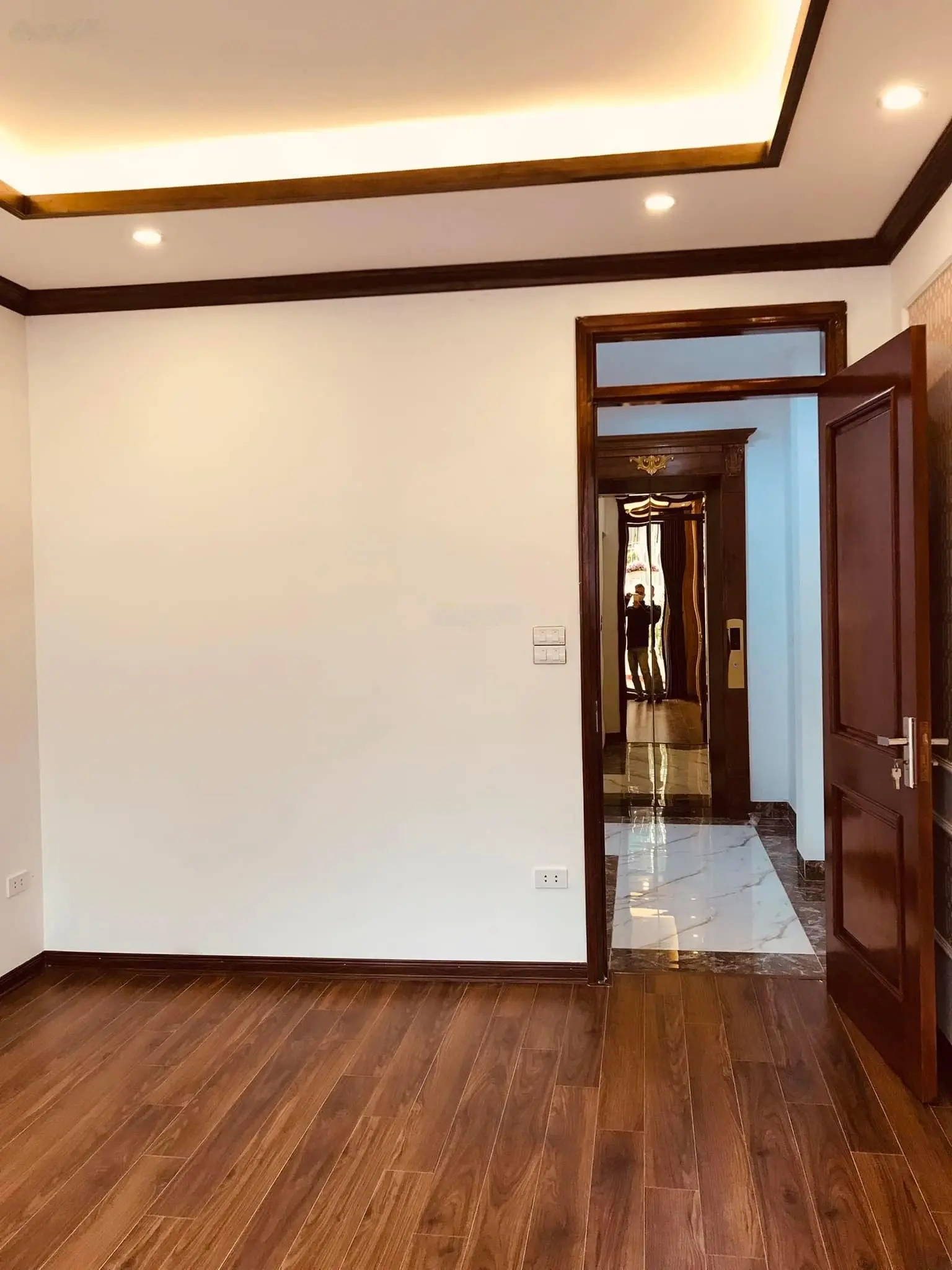 Bán nhà phân lô Kim Đồng ô to vào nhà ngõ 19 Kim Đồng vị trí ngõ thông ô bàn cờ. DT 65m2 cao 5 tầng
