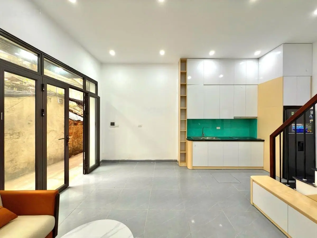 Bán nhà ngõ thổ quan đống đa 30*4 7.8tỷ tầng nhà thoáng phòng nào cũng có ban công . Ô tô đỗ cửa