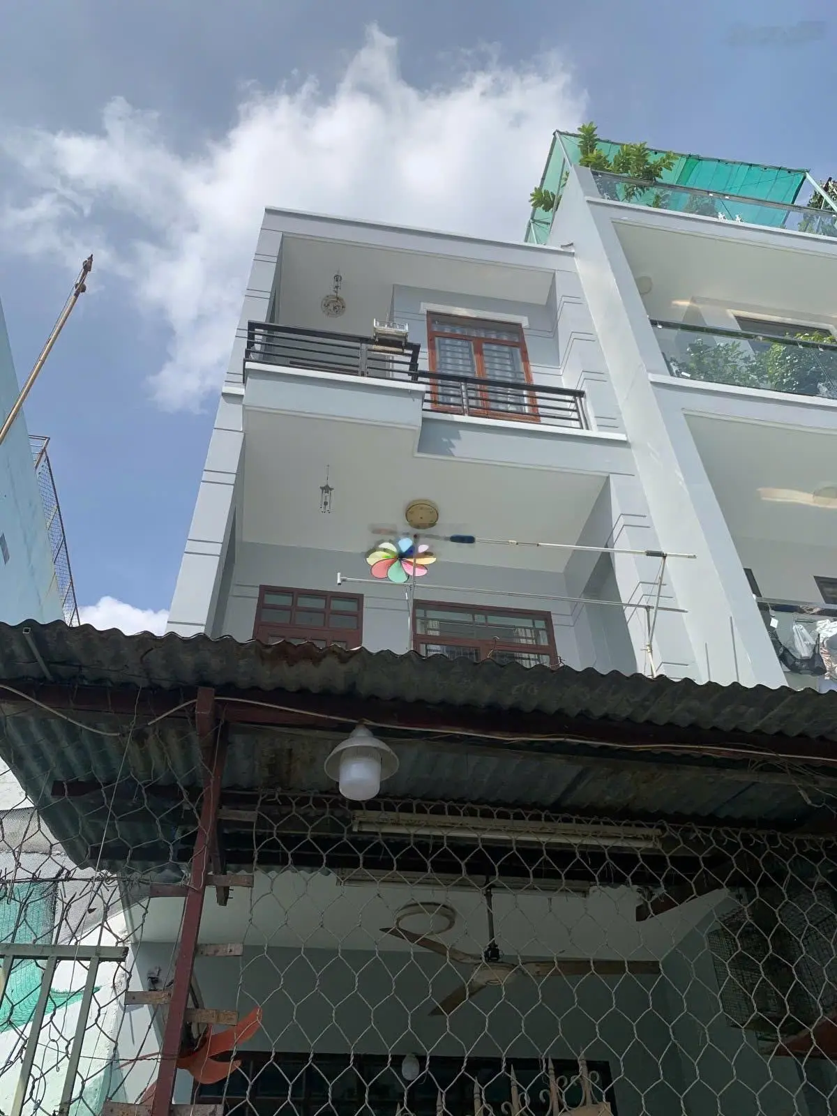 Chính chủ 1 đời. vị trí đẹp. ngang hơn 7m. sổ vuông hoàn công đủ