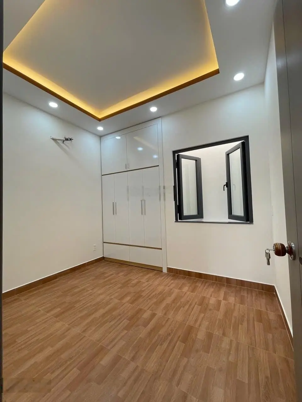 Bán nhà HẺM ÔTÔ ĐỖ CỬA Âu Cơ Tân Bình, 4 tầng, sổ vuông A4, chỉ 6.x tỷ