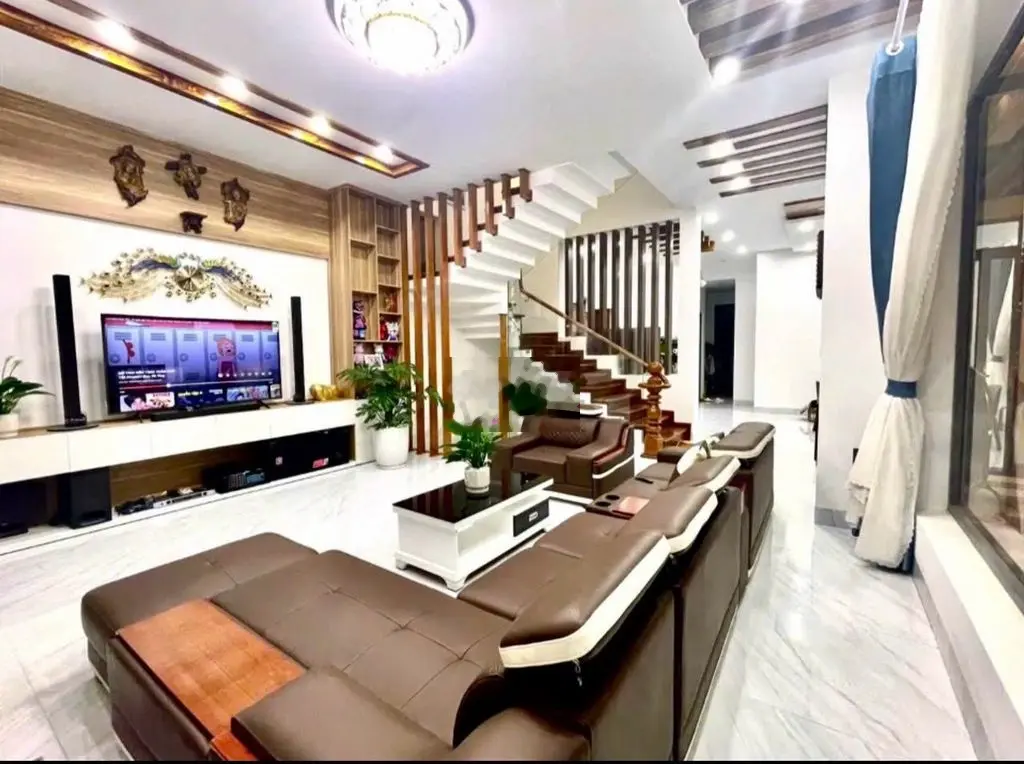 BÁN CĂN VILLA PHONG CÁCH HOÀNG GIA ở TP. ĐÀ LẠT SIÊU ĐẸP - SANG - HIẾM