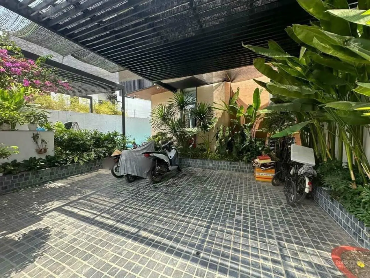 Xuất cảnh bán gấp biệt thự MT khu Tên Lửa, 270m2, có hồ bơi, NT 5 sao, 25.8 tỷ. 0914 994 *** Hậu