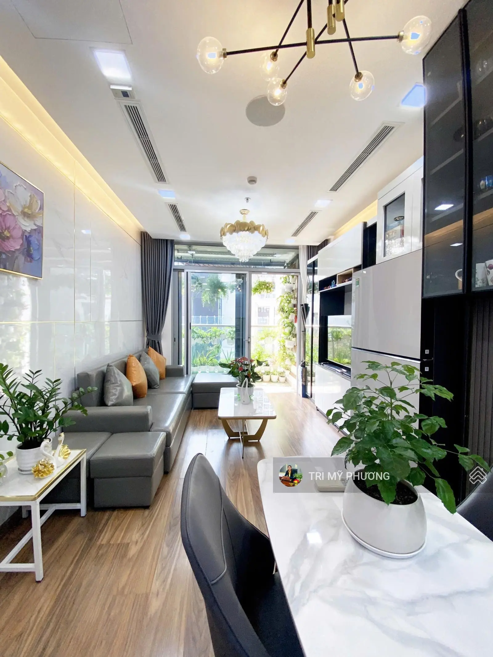 HÀNG HOT!Đã có sổ hồng riêng, bán nhanh căn hộ 1PN, full nội thất, Vinhome Central Park, vào ở ngay