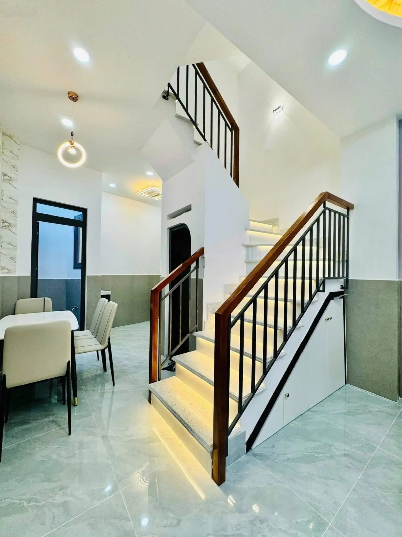 Nhà hẻm Quận 6. Ngay sát THPT Trần Nhân Tông 50m2 vuống vức 2 phòng ngủ. Phường 14 Quận 6 sổ sẵn