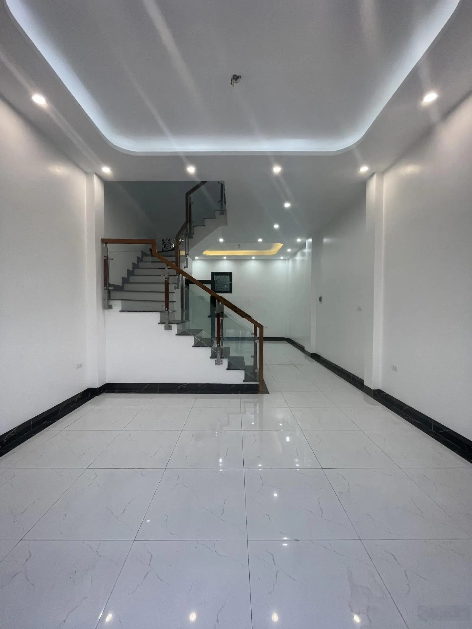 Nhà Mộc Hoàn gần Song Phương, 40m2 3.5T, vị trí đẹp oto đỗ gần, cách ĐL Thăng Long 700m. Giá 3.2 tỷ