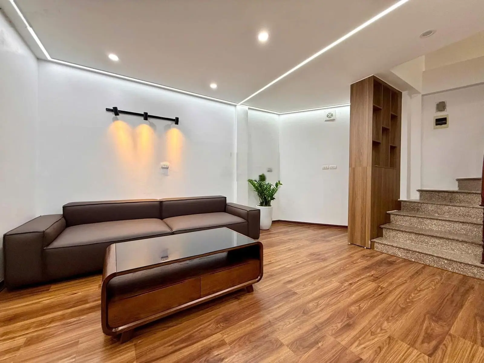Bán nhà Kim Hoa, cực đẹp, cách ô tô 40m, ngõ nông, phù hợp gia đình trẻ. 30m 6 tầng nhỉnh 6 tỷ