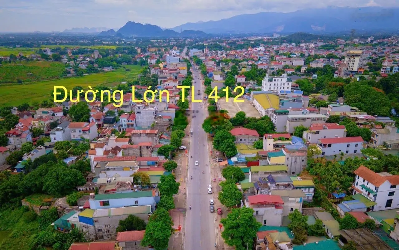 Lô đất S= 104,9m2 vuông vắn, gần ngay đường TL412B. Cách trường học, chợ cóc 100m. Sẵn sổ hồng