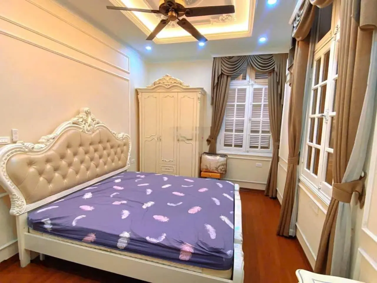 Đẹp thật! Nhà phố Lạc Long Quân, gần phố,gần ô tô, 2 mặt ngõ.