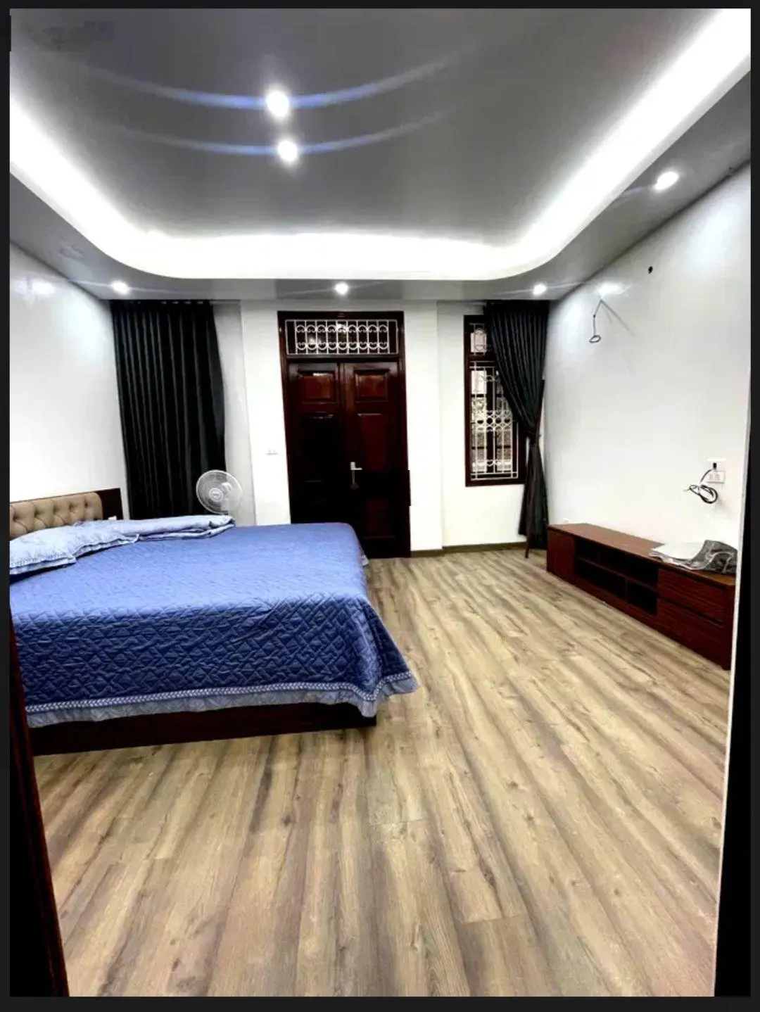 Chính chủ gửi bán nhà mặt ngõ Lạc Long Quân diện tích 46m2, 5 tầng, full nội thất