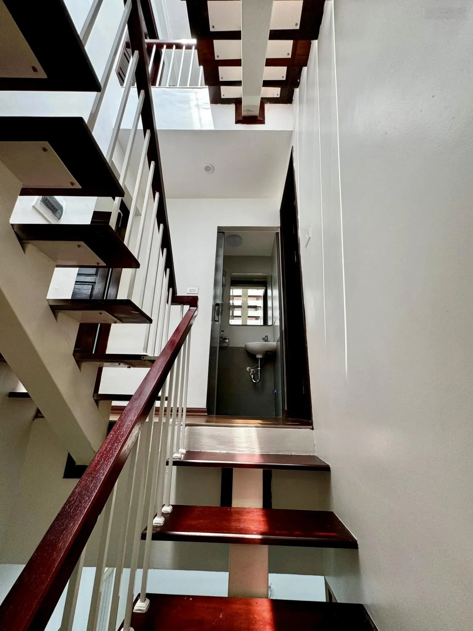 Trung tâm quận thanh xuân - ngõ thông - lg 3 thoáng - ô tô đỗ cửa - nhà đẹp - sổ vuông đét - 65m2