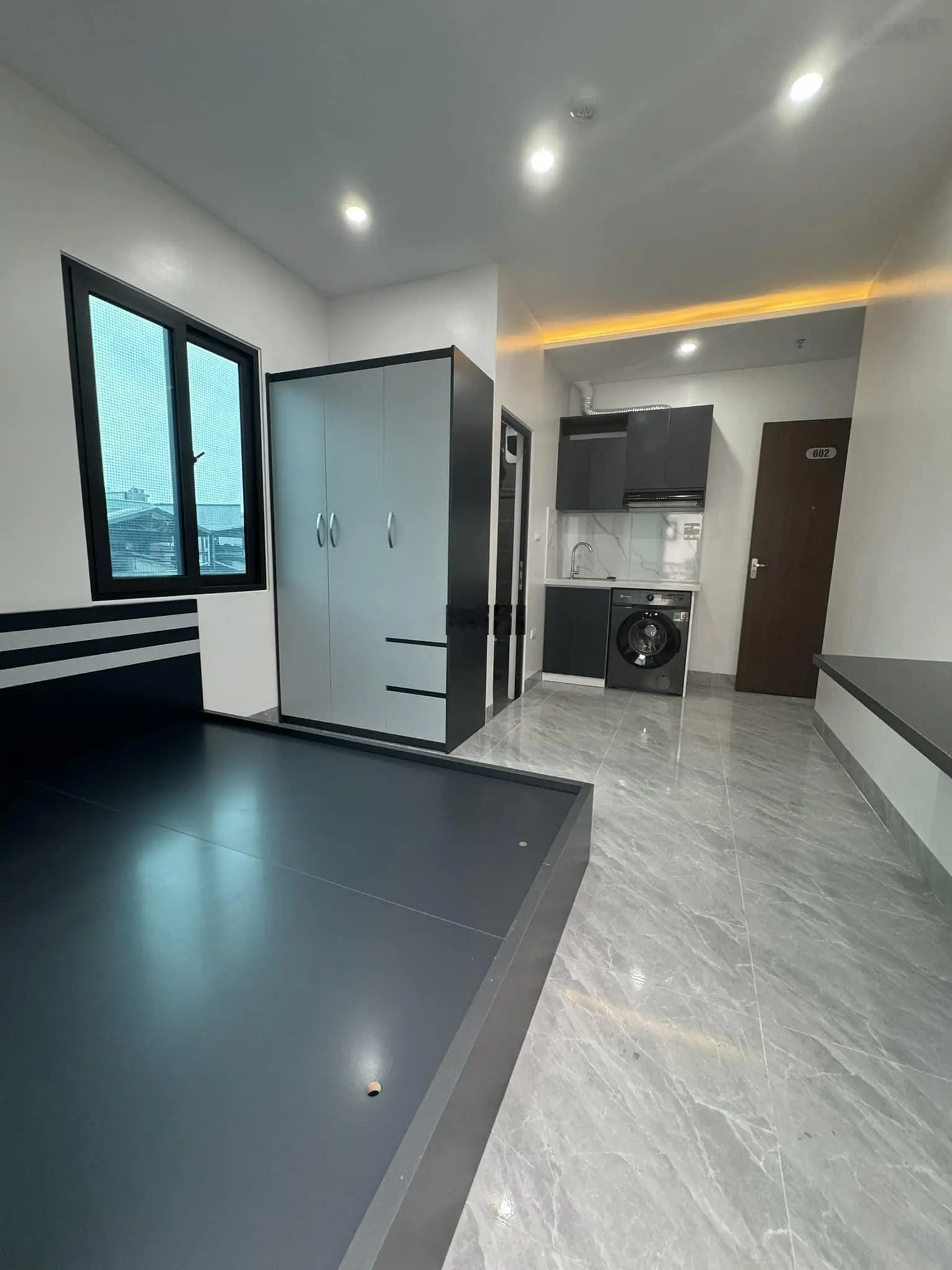 Siêu hiếm! Tòa CHDV Xuân Thủy, 147m2*8T, MT 6.5M, 29 PKK, đủ PCCC, ngõ ô tô, sát phố, thu 2 tỷ/năm