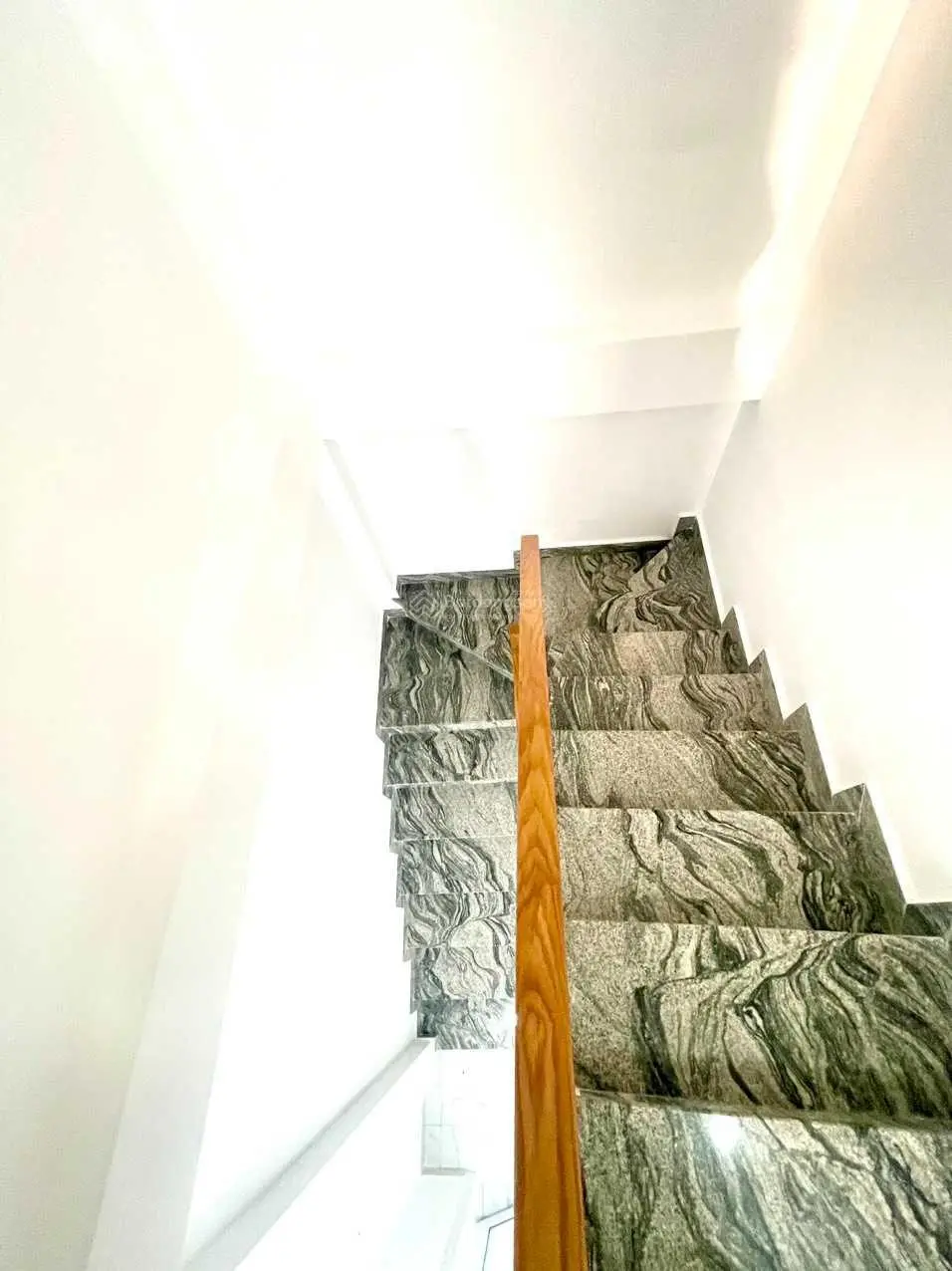Bán gấp nhà đúc 3 tấm, sổ hồng công chứng, đã hoàn công đủ, giá nhỉnh 2 tỷ, Bình Tân, TP. HCM
