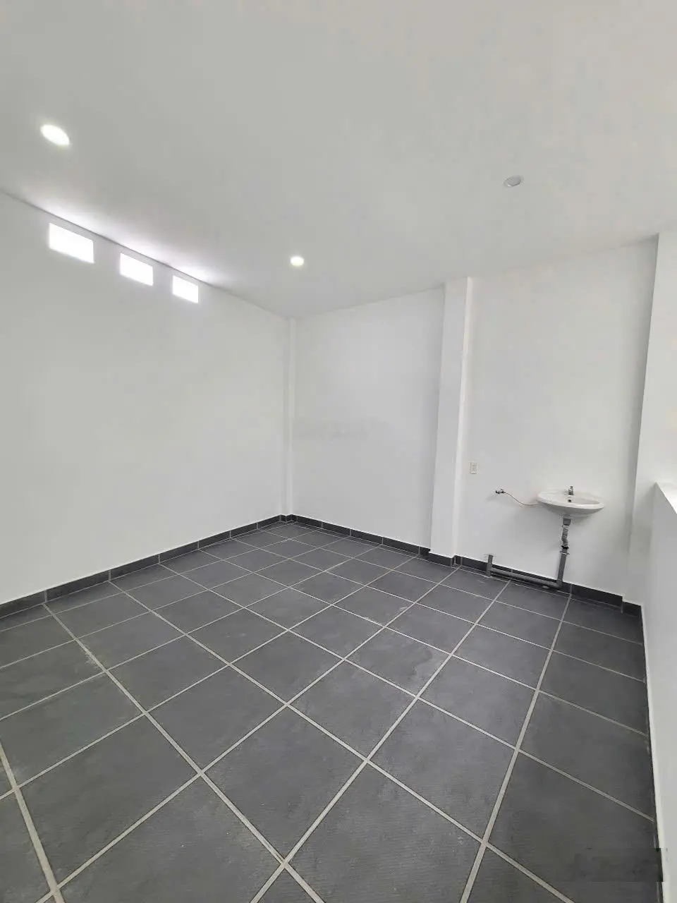 Chính chủ cần bán trệt 3 lầu & nhà cấp 4 MT Cây Da Xề, Đông Hòa, TP Dĩ An. DT 150.4m2 đường 10m