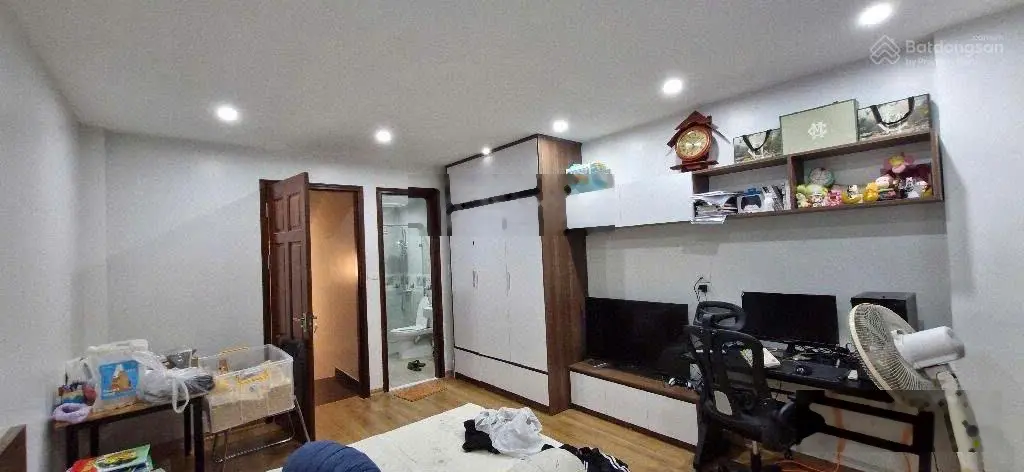 BÁN NHÀ PHÚ DIỄN - BẮc TỪ LIÊM Ô TÔ ĐẬU SÁT CỒNG TẶNG FULL NỘI THẤT 5 TẦNG GIÁ 5 TỶ 050