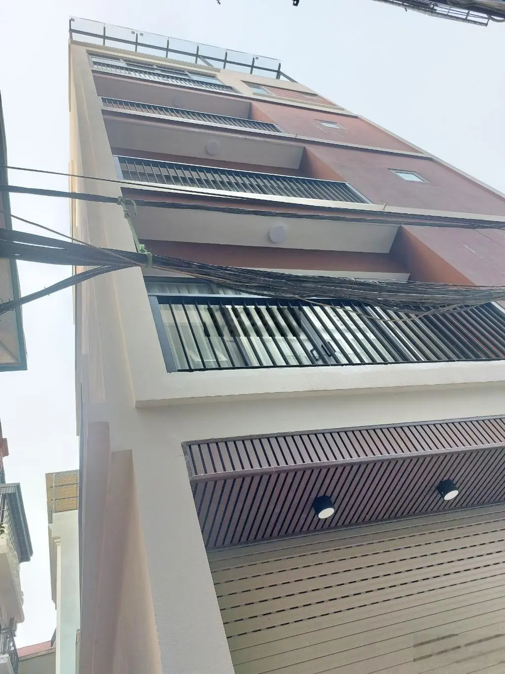 Nhà đẹp cầu thang máy fun nội thất phố trạm long biên hà nội 45m2