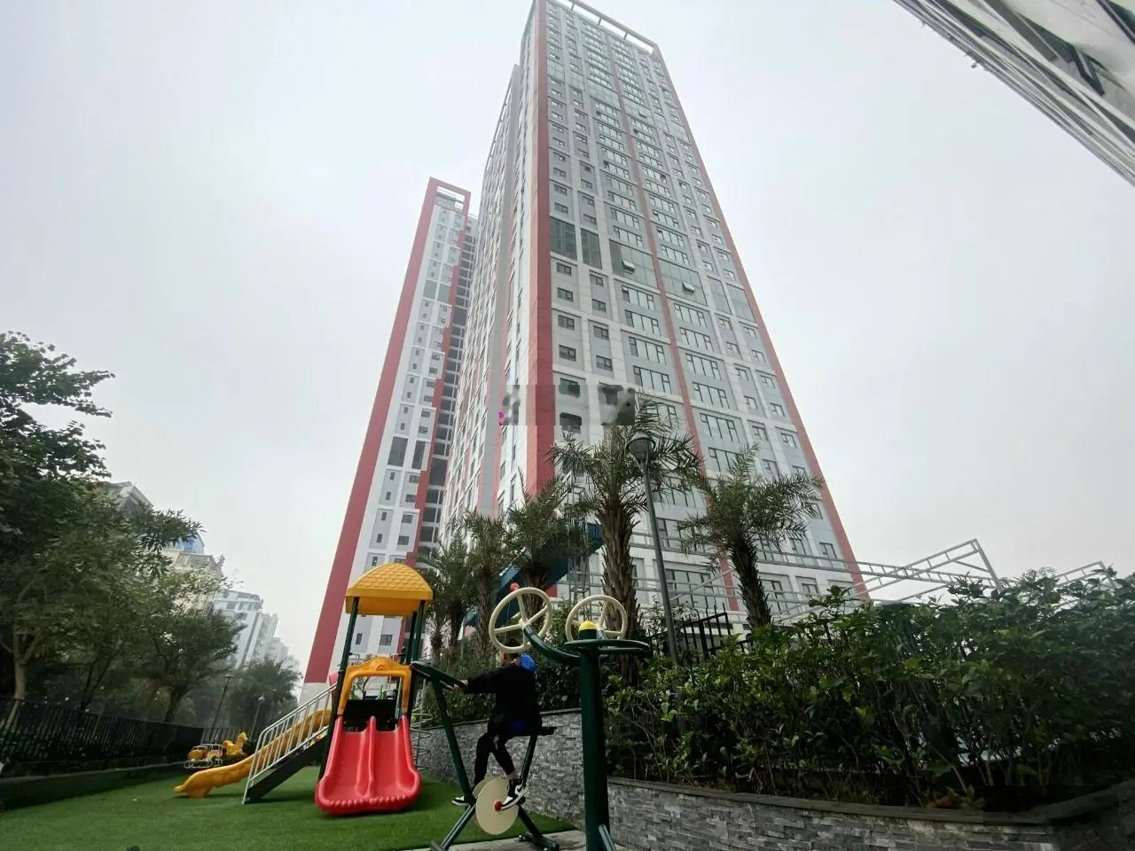 Em Huy PKD bán gấp căn góc tầng trung 140.5 m2 hướng Nam tại Hanoi Paragon hot nhất quận Cầu Giấy