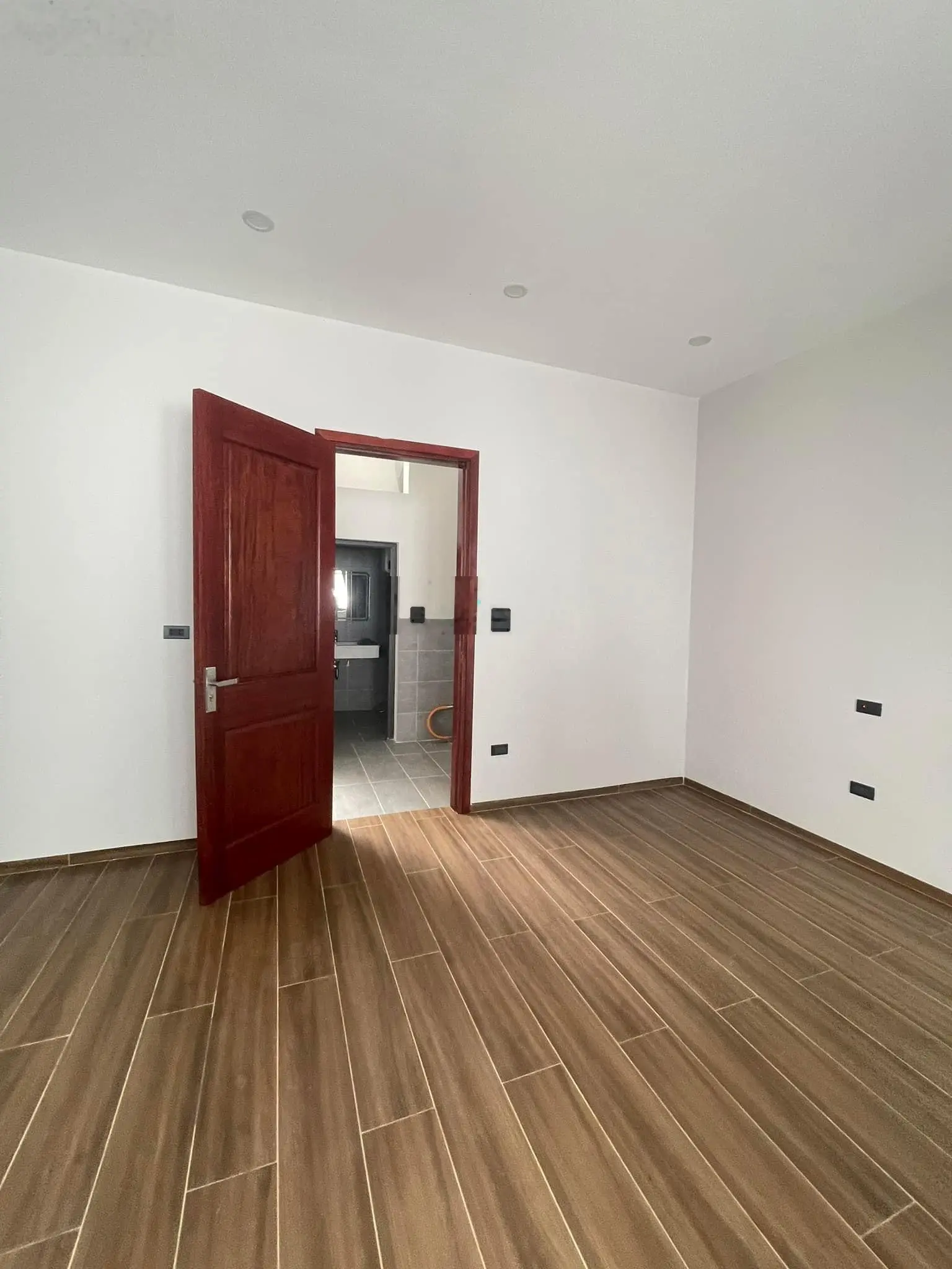Bán nhà Văn Cao Ba Đình 100% tin thât
41m2 - 5.3m MT 6.7 tỷ Nhà tuyệt đẹp thiết kế hưởng