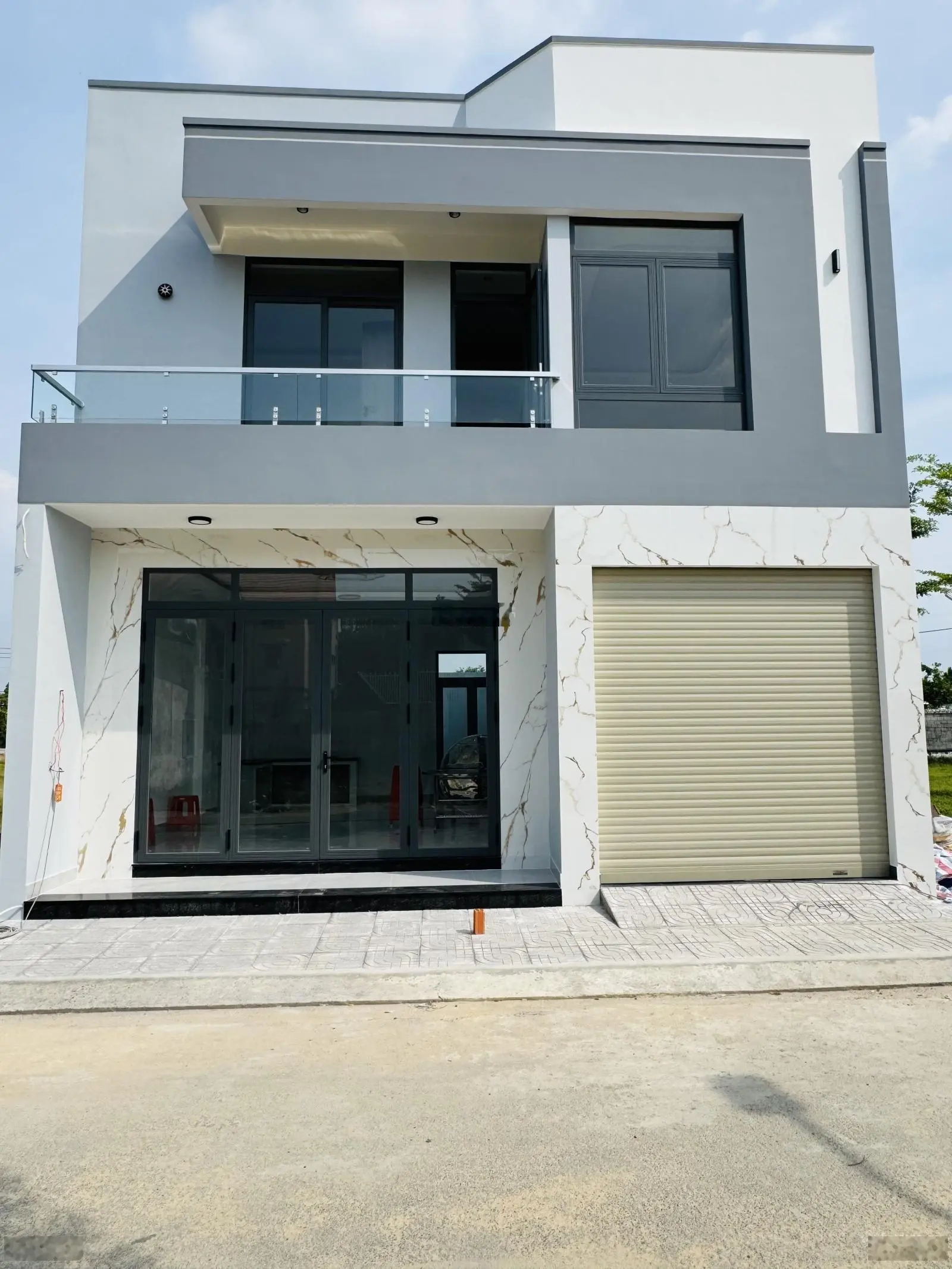 Bán gấp nhà ngay Tỉnh Lộ 2, cạnh BV Xuyên Á, 137m2, giá 3,15tỷ(đã gồm tất cả chi phí) có gara ô tô