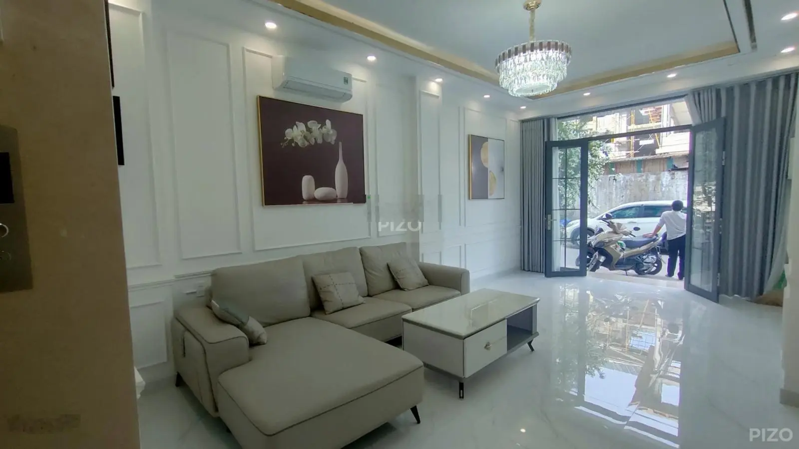 MT khu đường Hoa đoạn đẹp, sầm uất thuộc khu Phan Xích Long, 4x20, Trệt 3 lầu (4 tầng), 24 tỷ TL