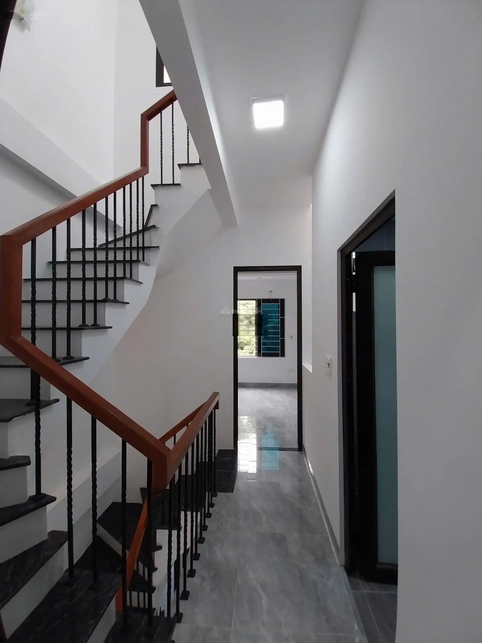 Nhà đẹp 3T*40m2 có thể cho thuêcó sân riêng ôtô lùi tận cửa Sát đại học TDTT cách TT Hà Đông 3,5km