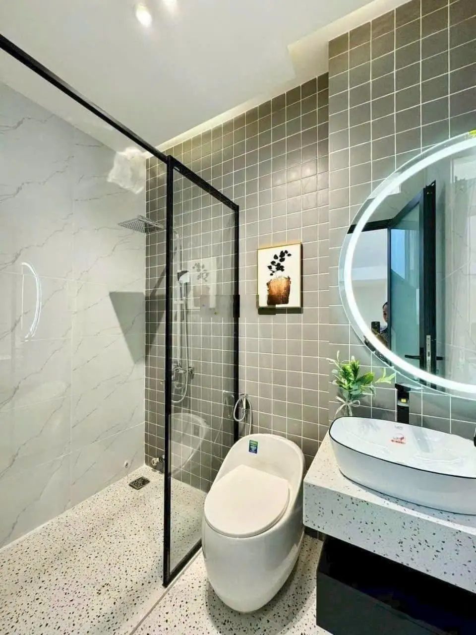 Bán nhà khu Lotte Cộng Hòa. Nhà 55m2 Hoàng Sa xây 1 trệt 2 lầu + sân thượng. Sổ riêng, giá 2 tỷ 890