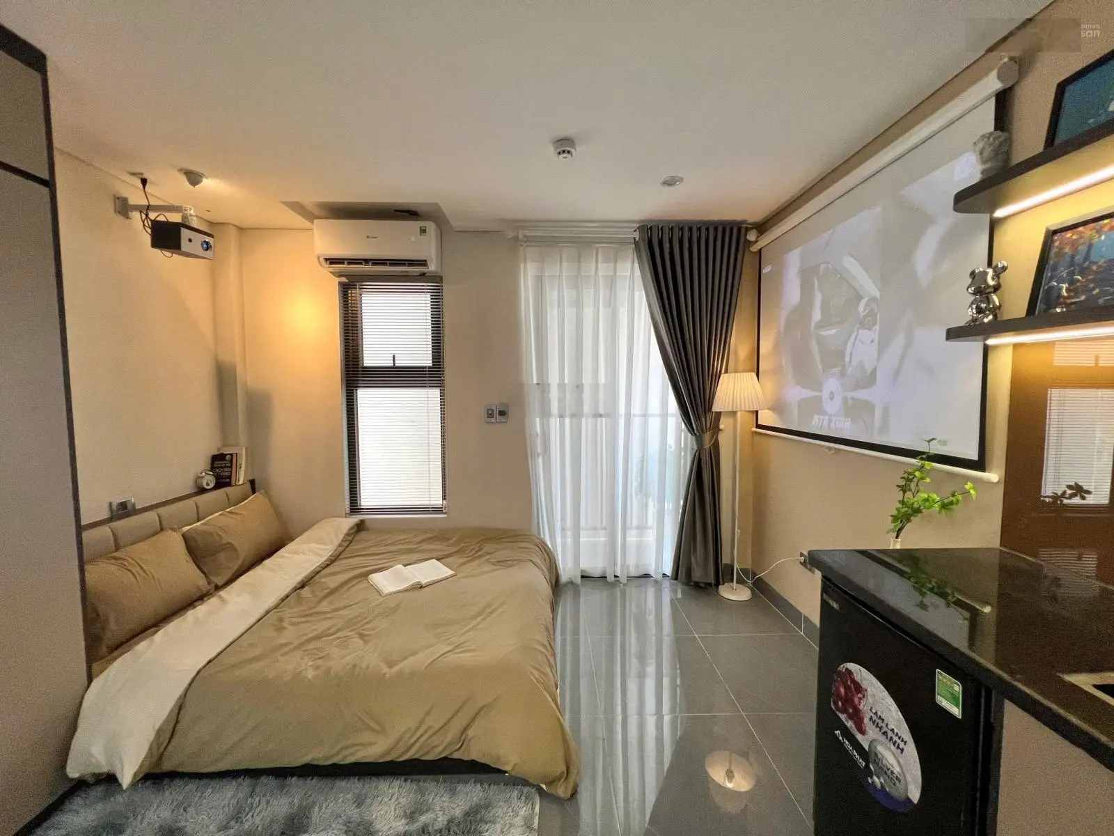 Bán CHDV CC mini, Trần Thái Tông, 60m2, 7 tầng, 18 phòng, dt 75tr/th, ngõ thông 3 gác, ra ô tô 50m