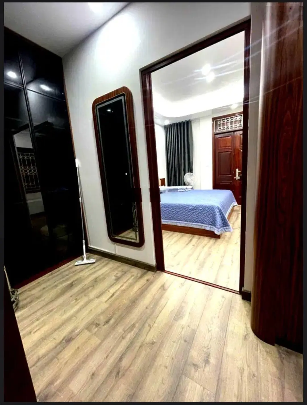 Chính chủ gửi bán nhà mặt ngõ Lạc Long Quân diện tích 46m2, 5 tầng, full nội thất