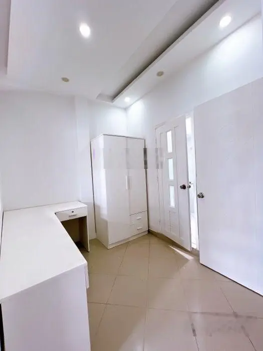 Mặt tiền 5 tầng 8 phòng có thang máy, Bến Vân Đồn, Vĩnh Khánh Quận 4