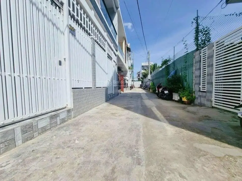 Chính chủ cần bán 110m2 đất gần trường chuyên Bến Tre có SHR, full thổ cư