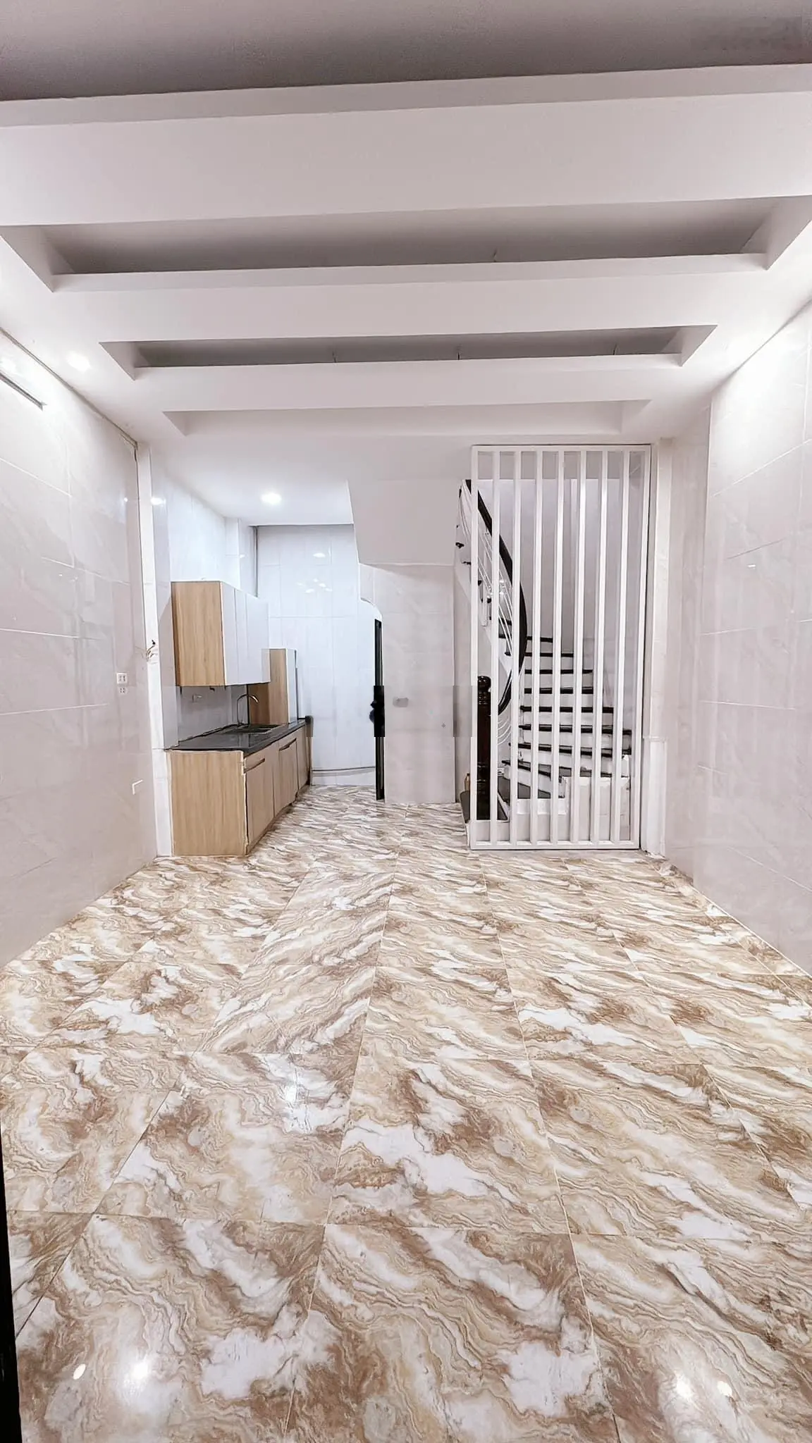 Bán nhà: Phố Hào Nam Đống Đa, 5 tầng, kinh doanh, mặt tiền, 4,2m, DT 34m2, giá 6,5 tỷ