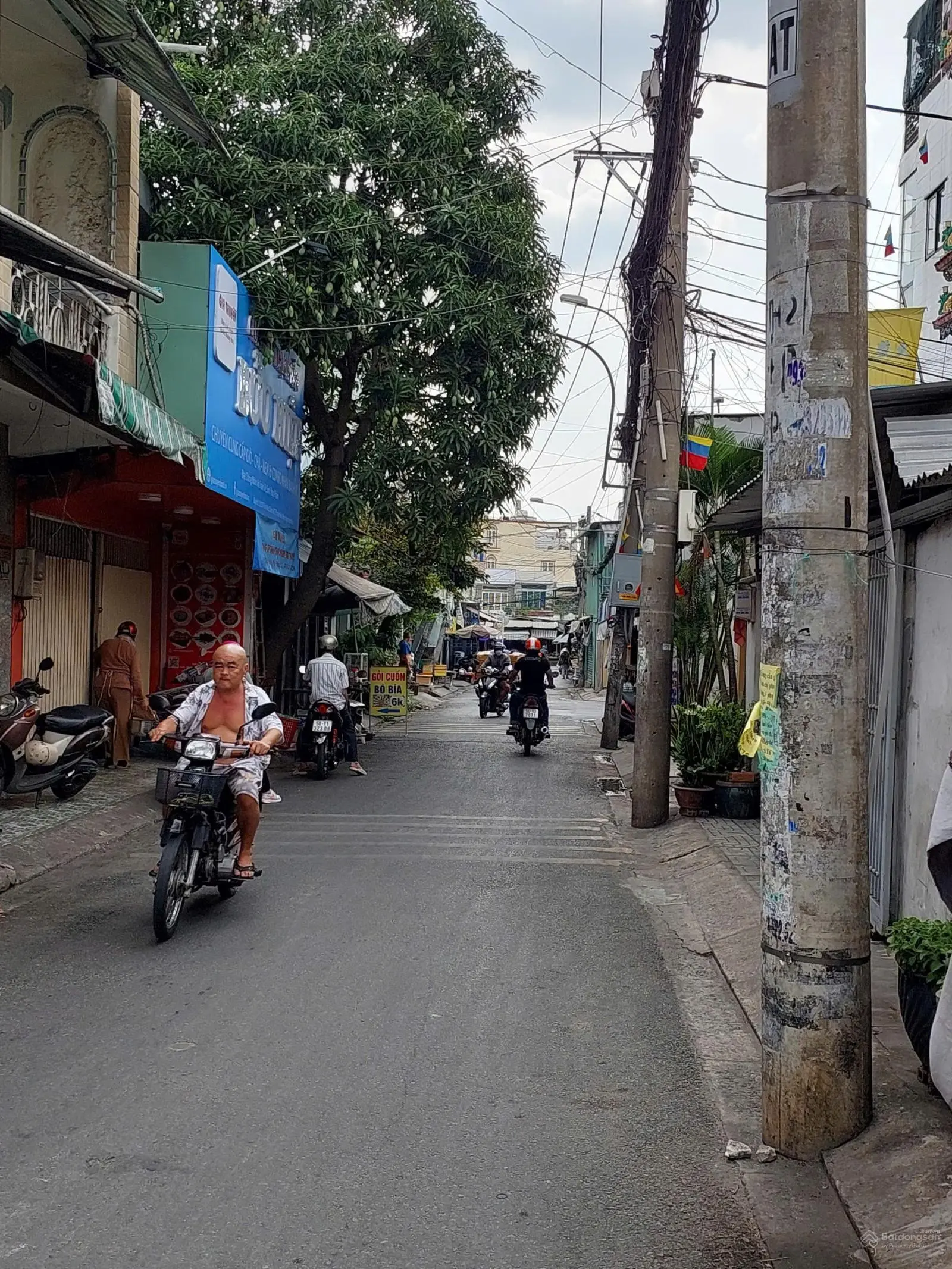 Bán nhà cách chợ hoc mon 50m, 3x10m, trệt, 1 lầu btct, vào ở ngay, giá cực rẻ 1,75 tỷ bớt lộc