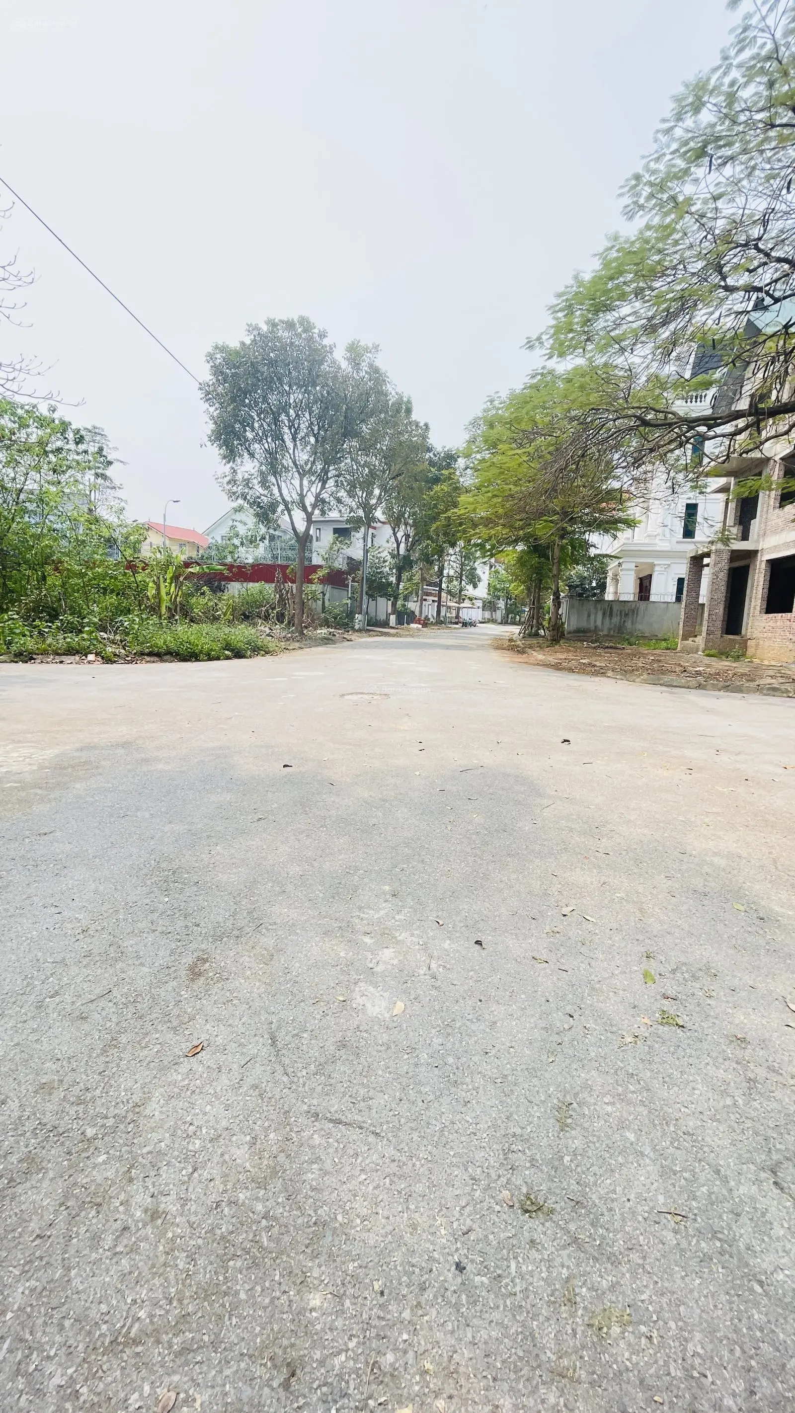 Bán biệt thự góc 254 m2 sổ đỏ sang tên chính chủ. Vị trí đẹp nhất khu đô thị, thiết kế hiện đại