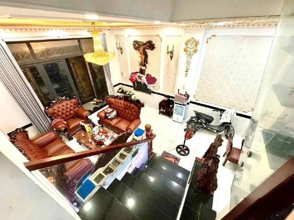 NHà mới đẹp, 1T3L, 62m2, (5,5x11,5) Ngay Phạm Văn Đồng , XH ngủ trong nhà, tặng nội thất, Sổ riêng