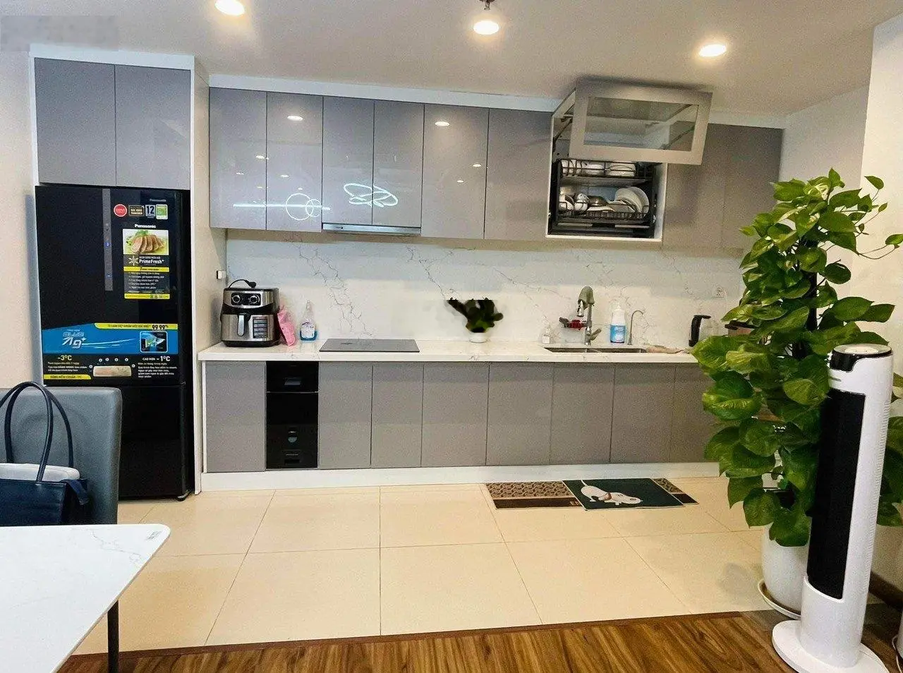Vợ chồng tôi cần bán gấp căn hộ Carillon 1, Tân Bình DT: 96m2, 3PN 2WC giá 4,18 tỷ. LH: 0949 229 ***