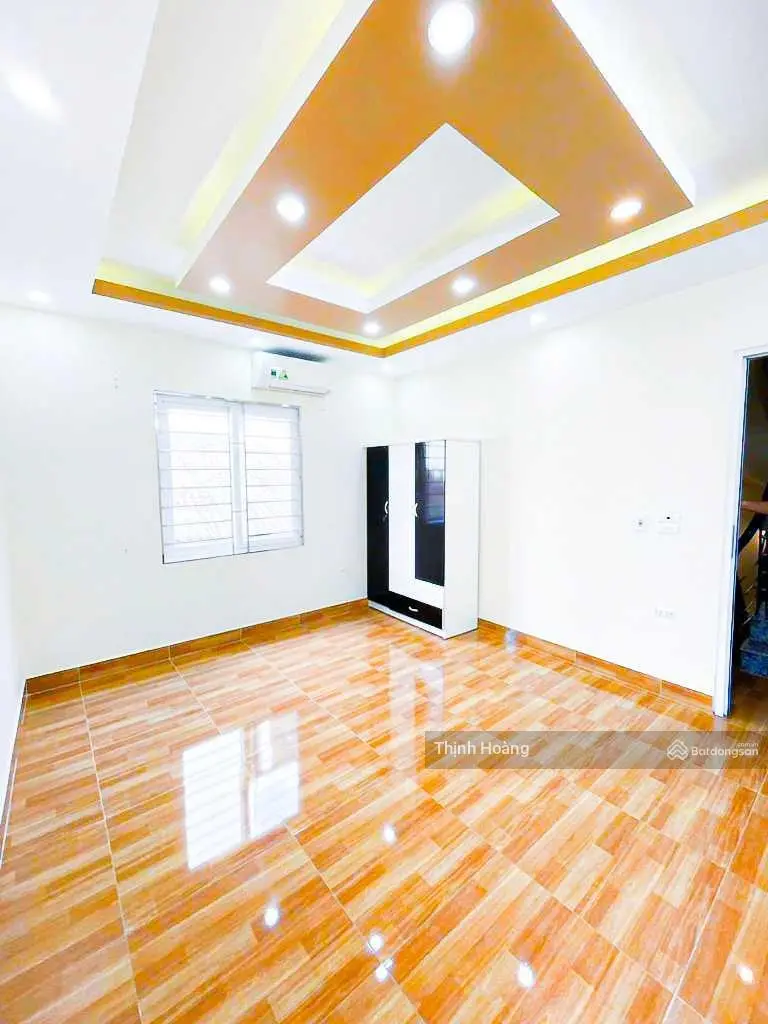 [HIẾM] Bán nhà Thạch bàn 30m2 5 tầng mt5, dân xây, oto đậu cổng full nội thất ở ngay