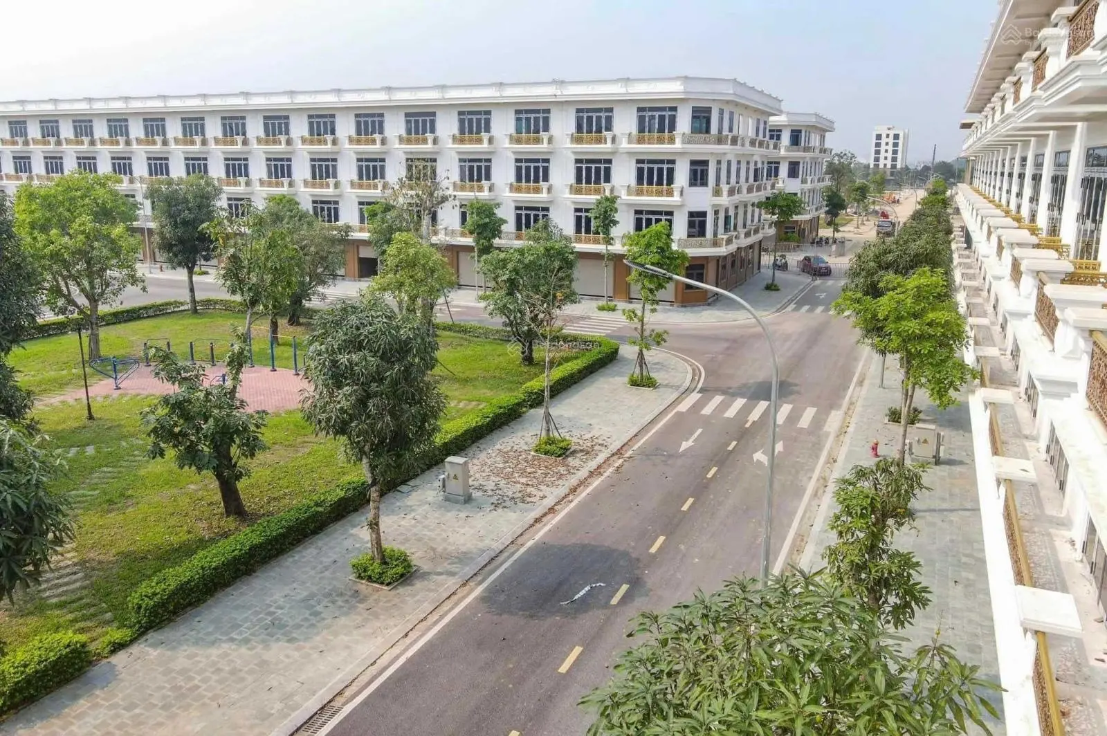 Bán nhanh căn đầu ve 4 tầng, MT 10m, DT 131m2 mặt công viên KĐT mới, TP Thanh Hóa. Giá 8 tỷ