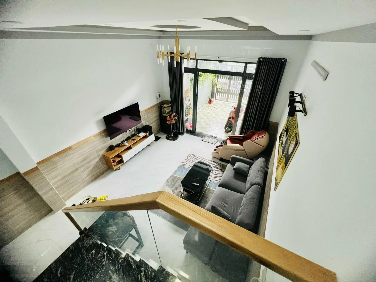 Cần bán căn nhà mới, 1 trệt 1 lầu gần chợ, hồ bơi Phương Nam. Sổ riêng thổ cư giá chỉ 2 tỷ 850