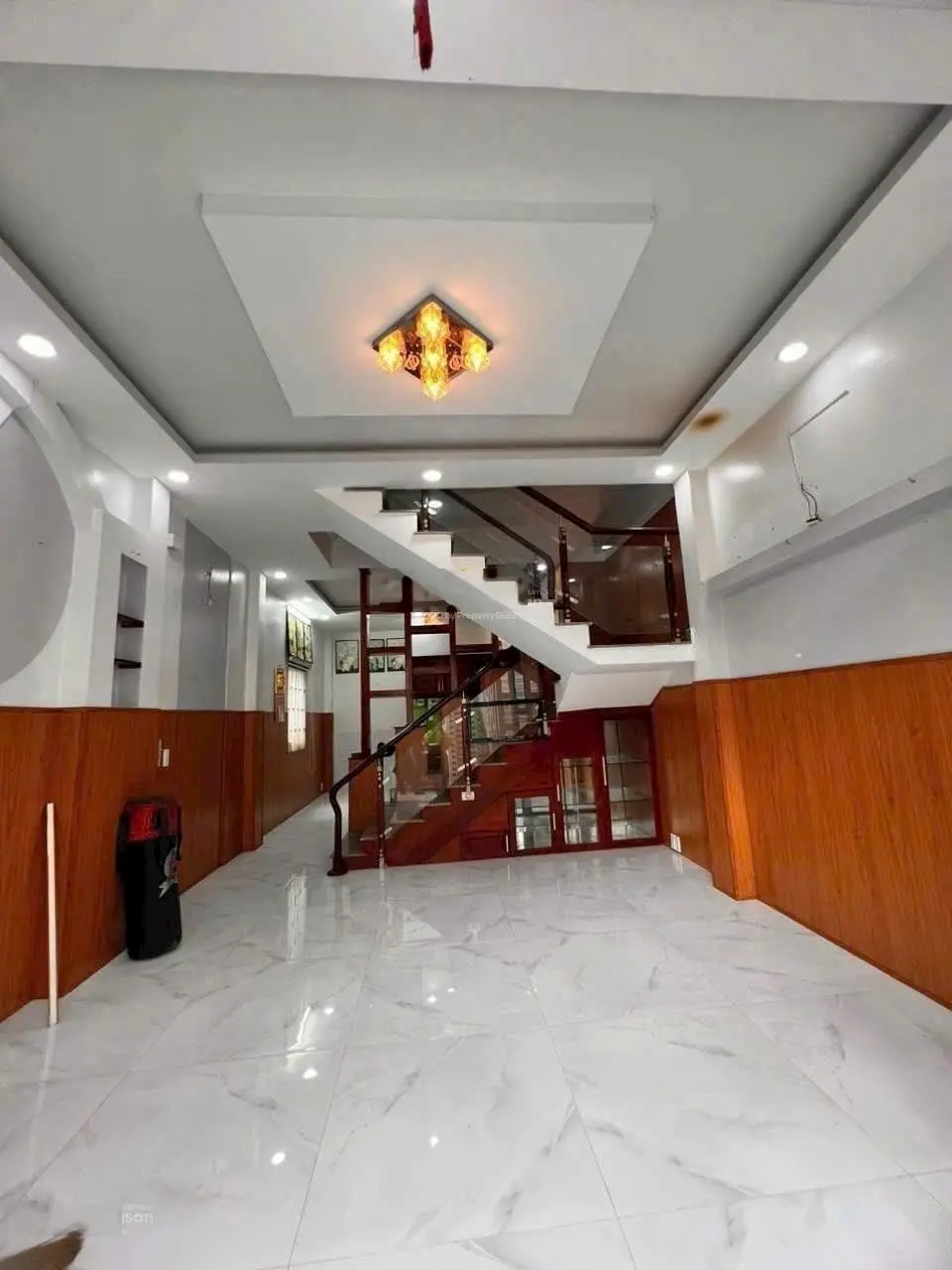 Ra gấp căn nhà đẹp nằm ngay đường Số 10, Bình Hưng Hòa B, sổ sẵn sang tên liền, chủ đang kẹt