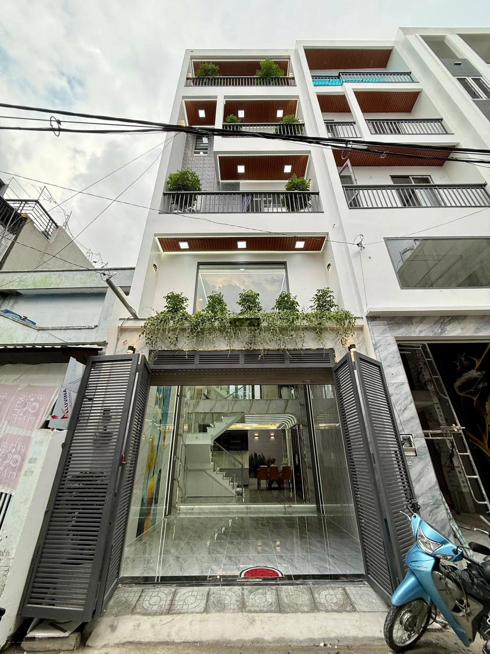 Nhà bên Chợ Hạt Điều, đường Dương Thị Mười, DT:4,5x13M, Lửng, 3Lầu, 4PN, Gara ô tô, Sân thượng, Q12
