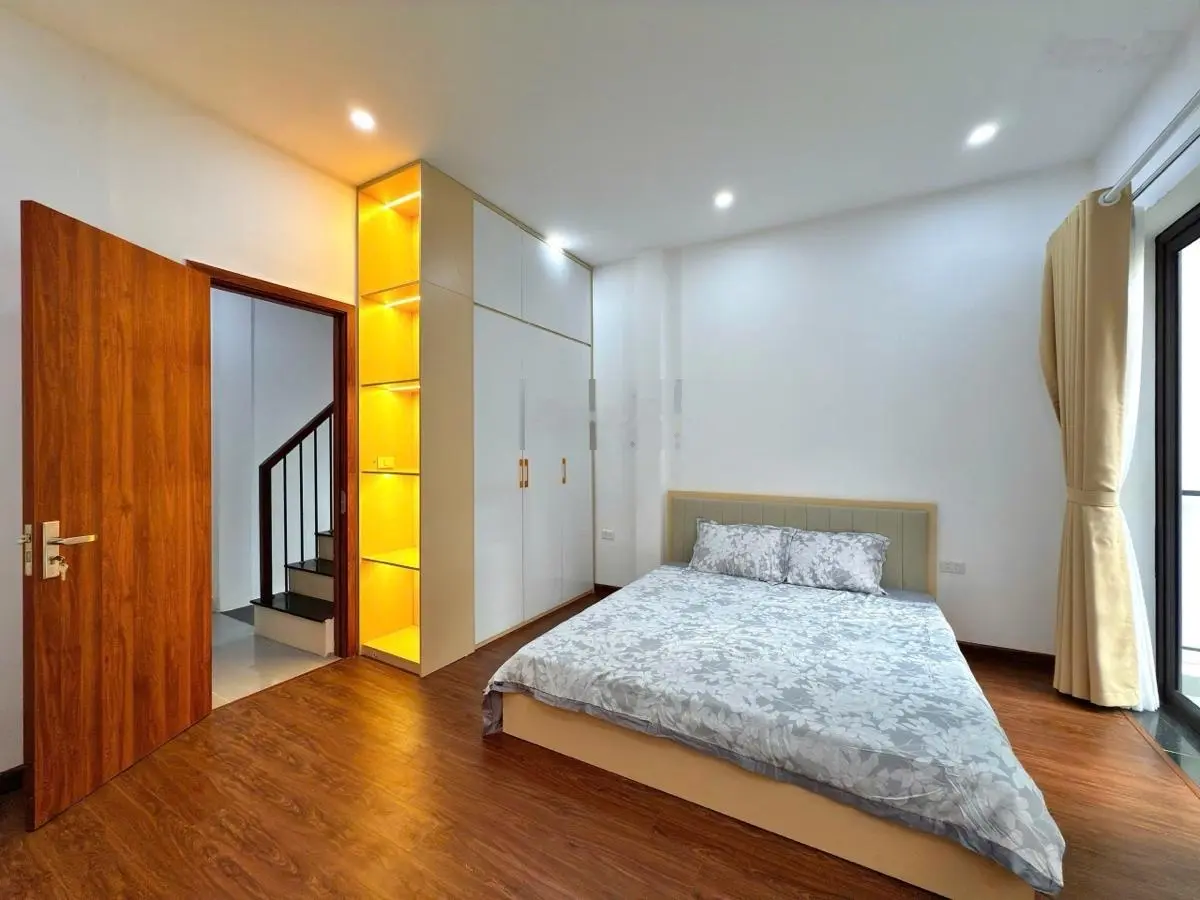 Bán nhà ngõ thổ quan đống đa 30*4 7.8tỷ tầng nhà thoáng phòng nào cũng có ban công . Ô tô đỗ cửa
