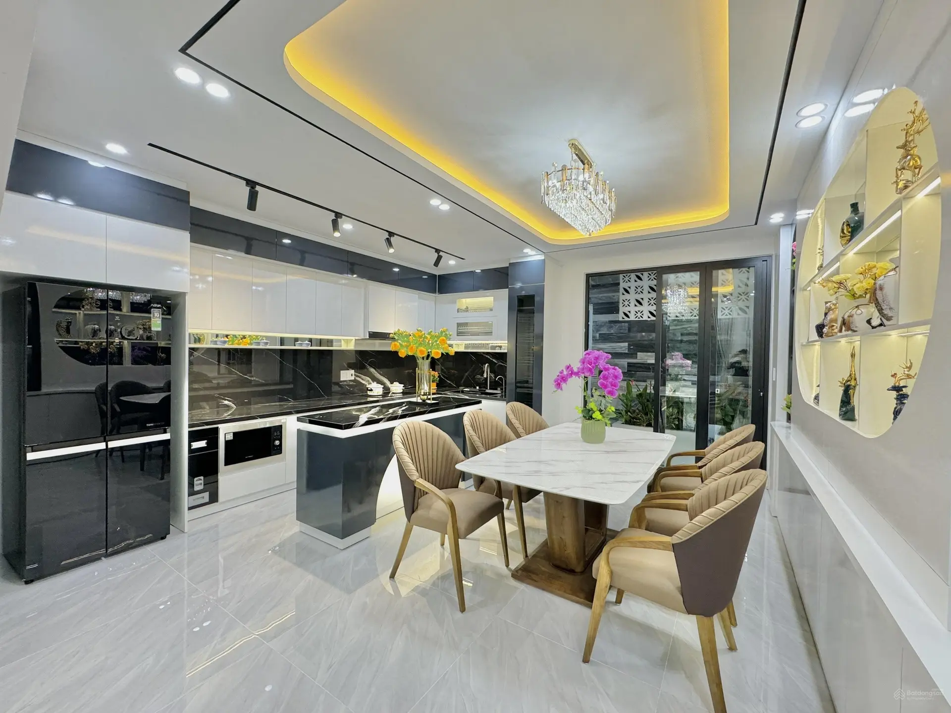 Nhà đẹp Đà Nẵng - Bán gấp nhà 3 tầng Tân Cổ Điển, thông biển, full nội thất nhà mới xây LH 09378943