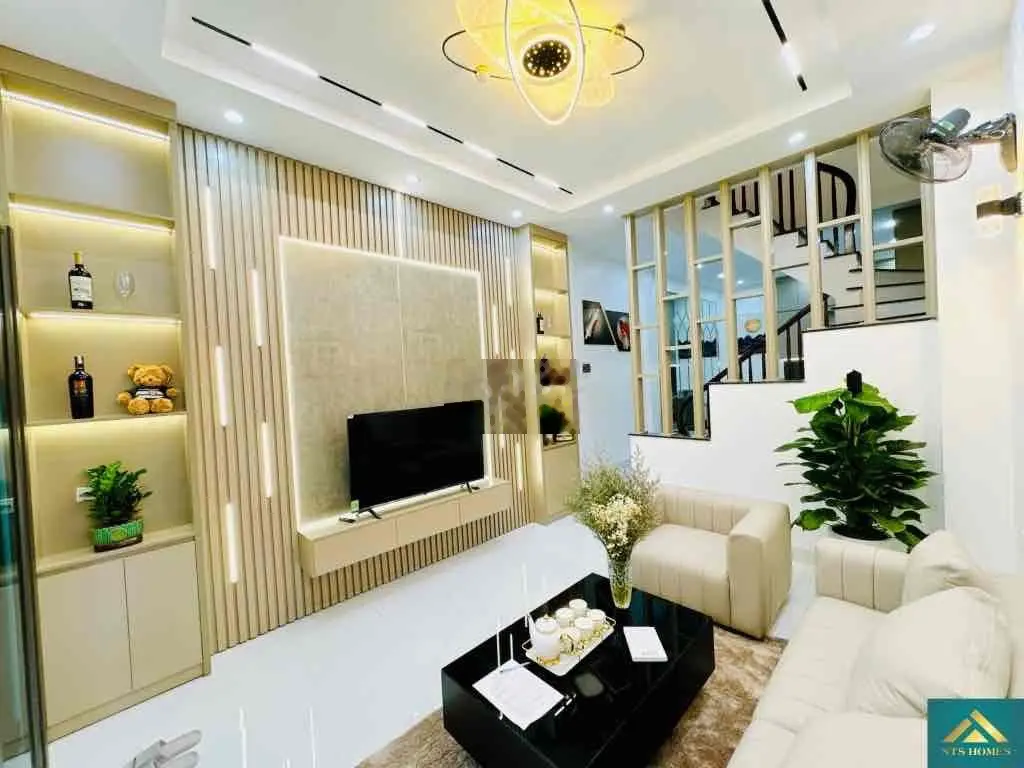 Bán nhà Kim Ngưu - Full đồ - 42m2 - 5PN - Sát phố. Giá: 5,7 tỷ