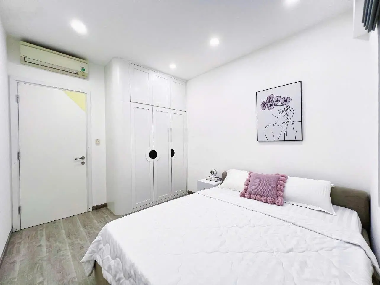 Cần tiền bán gấp căn hộ Mastrei Thảo Điền 2PN view tòa 81 tầng - chỉ 5.7 tỷ