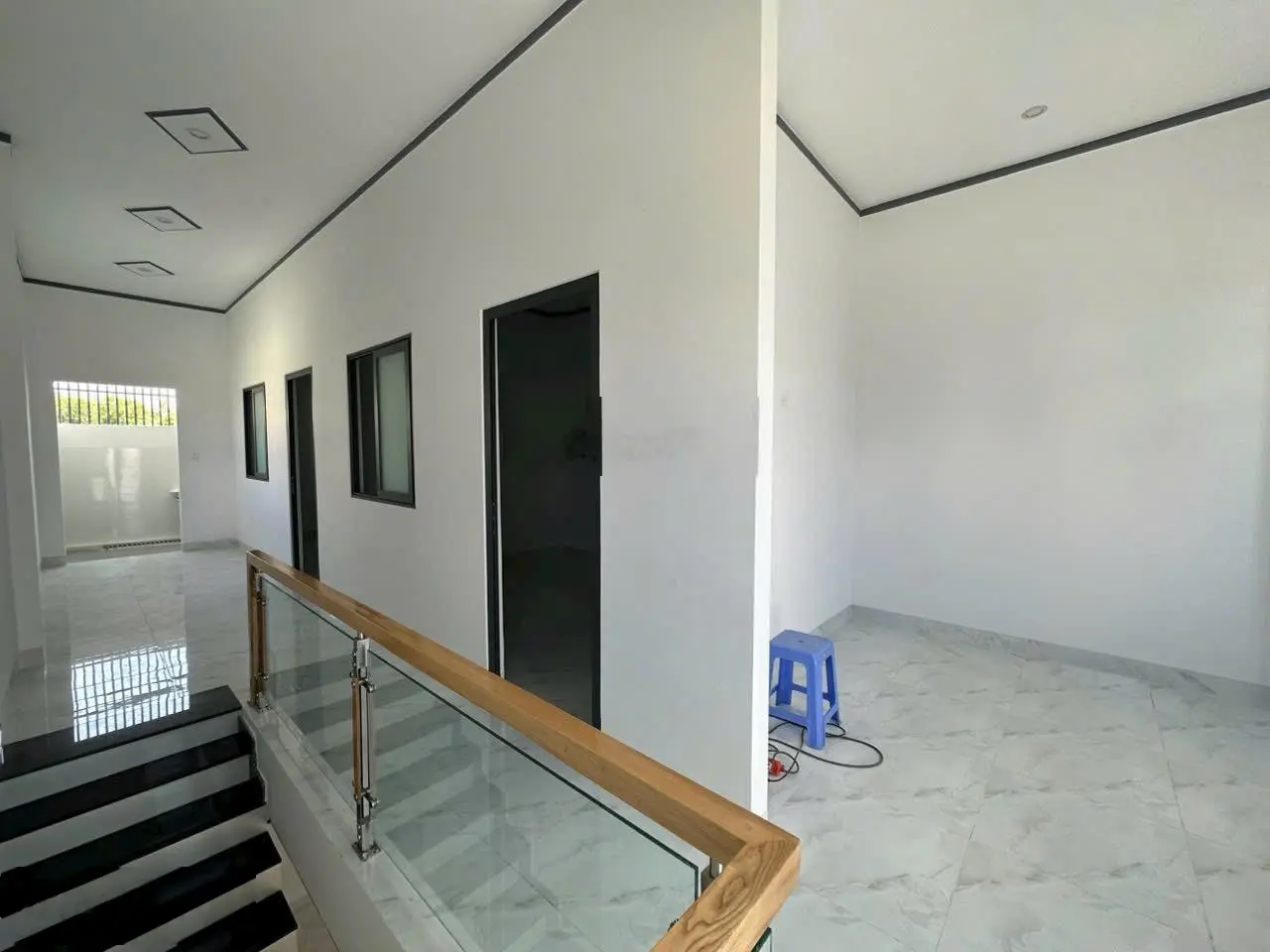 Nhà mới hoàn thiện, sổ riêng thổ cư một trệt 1 lầu. Giá rẻ cần bán gấp