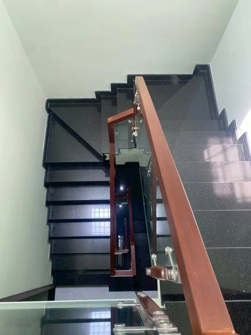 Chính chủ bán nhà 1trệt 3 lầu đường Hoàng Hữu Nam -Phường Long Thạnh Mỹ - Quận 9