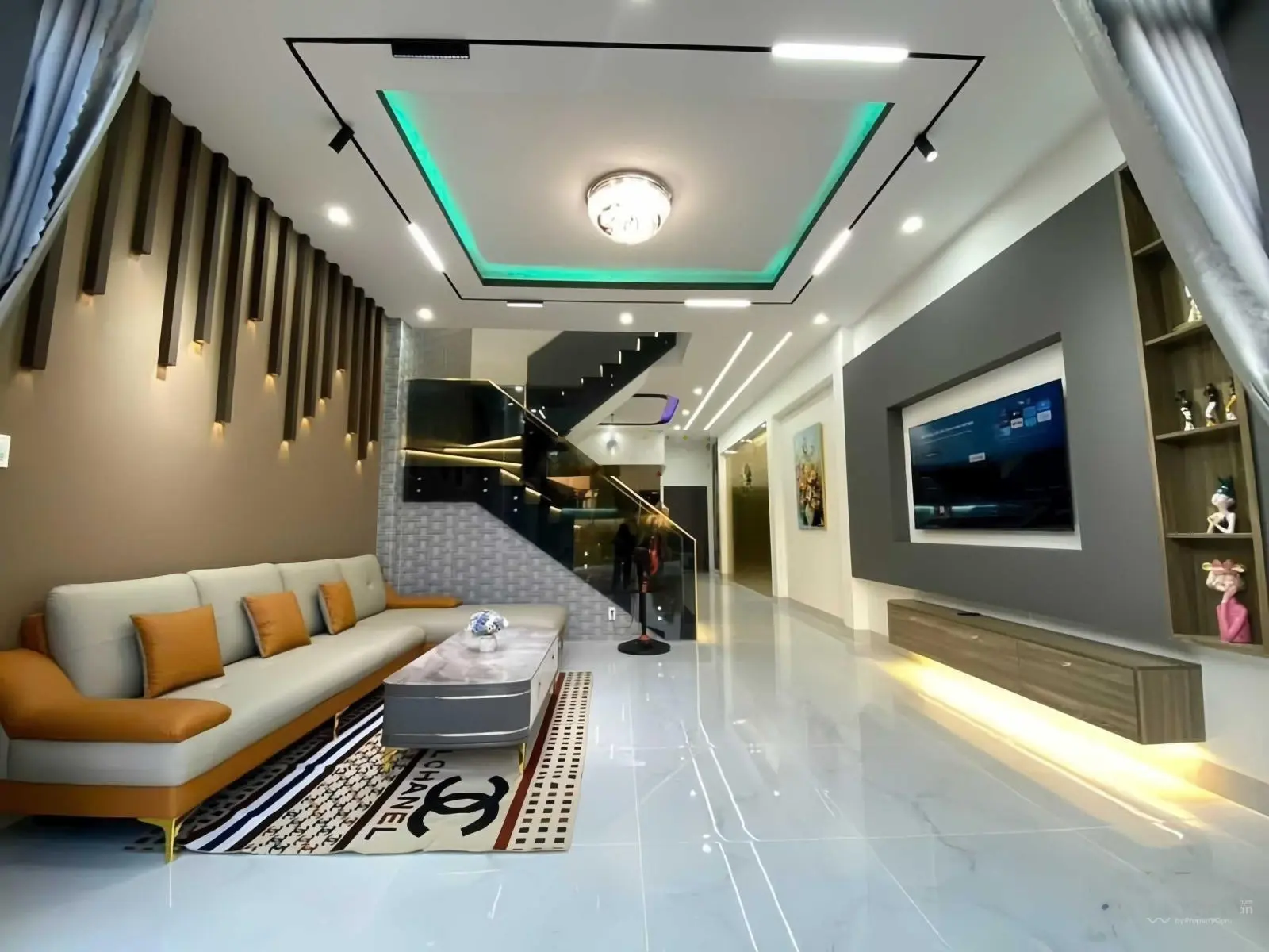 Cắt lỗ 300 triệu nhà mặt tiền chợ Bình Chánh 110m2 giá ngộp sổ hồng riêng