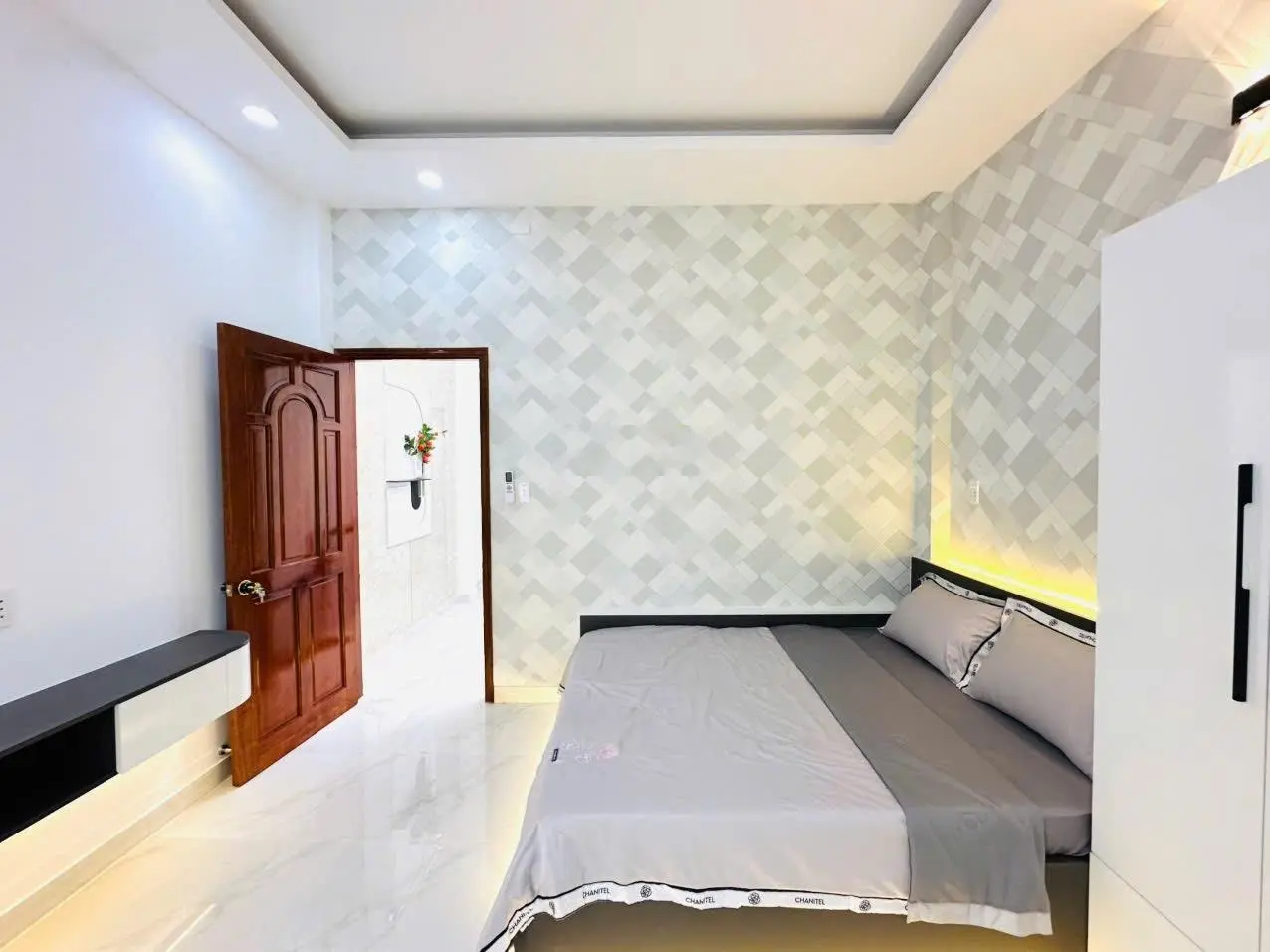 Nhà phố 4m x 15m.Xây 1 lửng 2 lầu full nội thất hẻm 8m gần mặt tiền đường Lâm Thị Hố