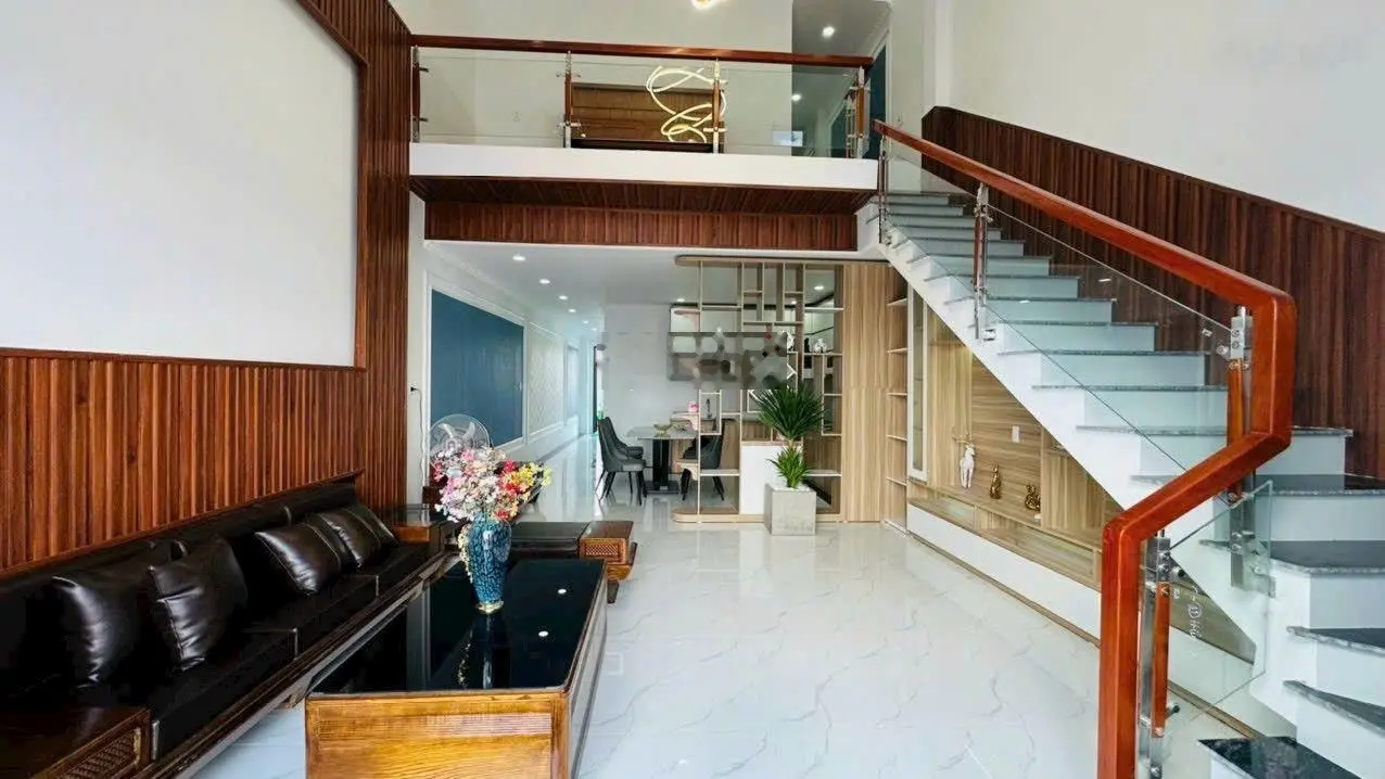 BIỆT THỰ SÂN VƯỜN 222M2 CÁCH CHỢ BÌNH CHÁNH 5KM