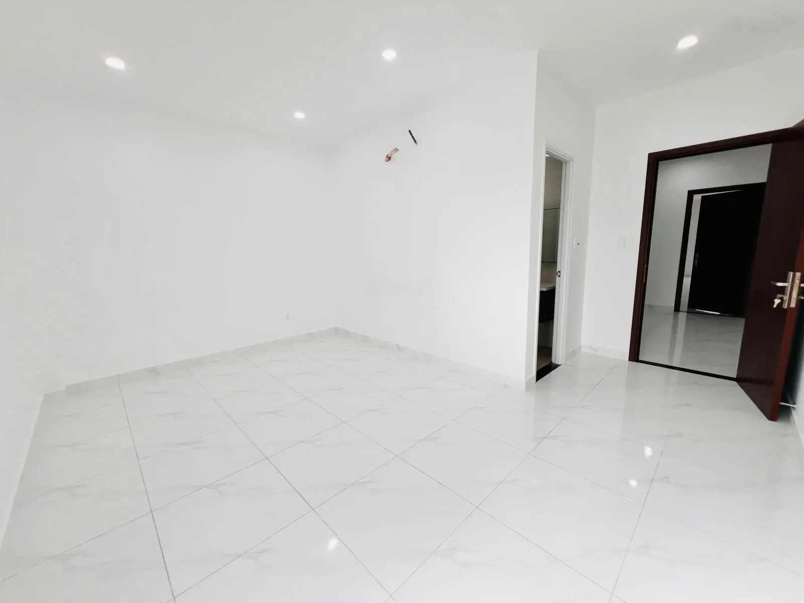 Bán nhà trung tâm TP. Tân An, đường Trà Quý Bình, gần VPCC Phạm Thị Hiên, kết cấu 4L + sân thượng